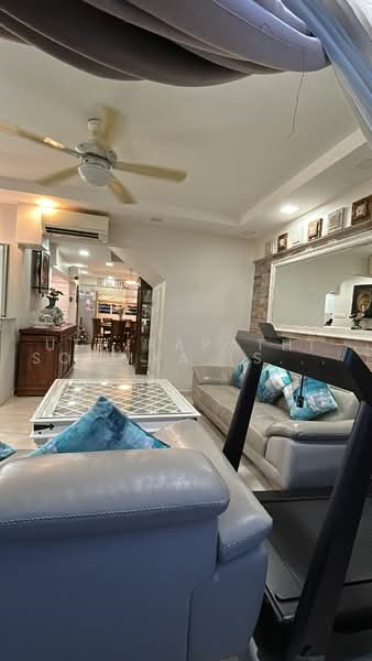 533 Hougang Avenue 6, 533 Hougang Avenue 6, 3 Bedrooms, 1,560 sqft, HDB Flat For Sale, by Uthirapathi Sowmya (Sowmya), 500215970 - Living Room - PropertyGuru.com.sg