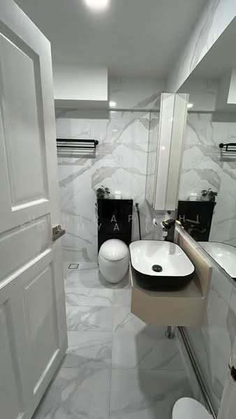 533 Hougang Avenue 6, 533 Hougang Avenue 6, 3 Bedrooms, 1,560 sqft, HDB Flat For Sale, by Uthirapathi Sowmya (Sowmya), 500215970 - Bathroom - PropertyGuru.com.sg