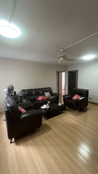 332 Clementi Avenue 2, 332 Clementi Avenue 2, 3 Bedrooms, 990 sqft, HDB Flat For Sale, by Dan Teo, 500215994 - Living Room - PropertyGuru.com.sg