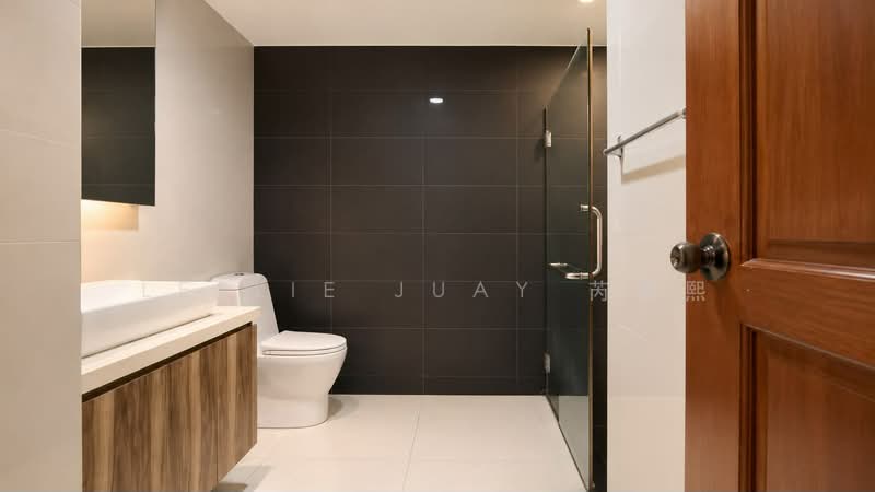 The Springbloom, 143 Serangoon Avenue 3, 3 Bedrooms, 1,302 sqft, Condominium For Sale, by Leslie Juay 芮哲熙, 500215996 - Bathroom - PropertyGuru.com.sg