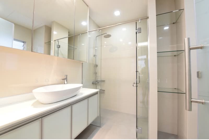 Regency Park, 9 Nathan Road, 5 Bedrooms, 3,650 sqft, Condominium For Rent, by Soni M. Lalwani, 500216002 - Bathroom - PropertyGuru.com.sg