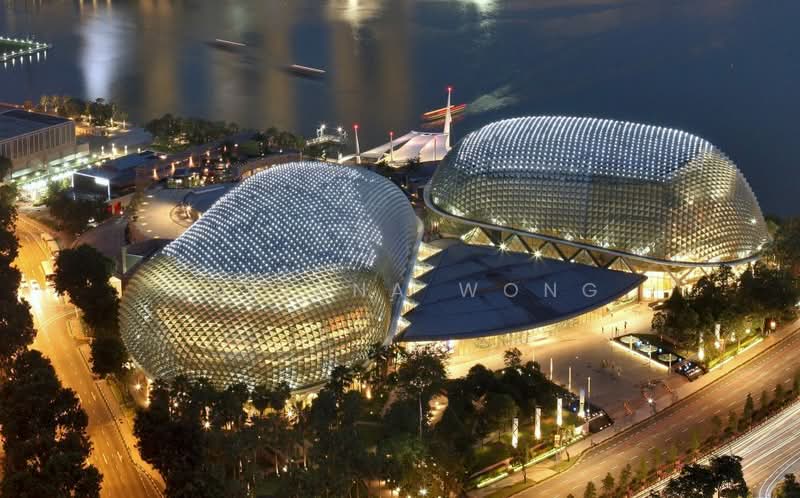 ESPLANADE MALL