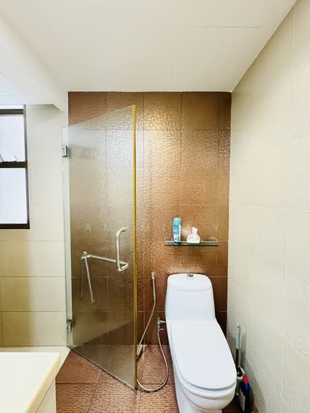 Parkview Apartments, 3 Bukit Batok Street 25, 3 Bedrooms, 1,119 sqft, Apartment For Sale, by Lam Min Yi, 500216040 - Bathroom - PropertyGuru.com.sg