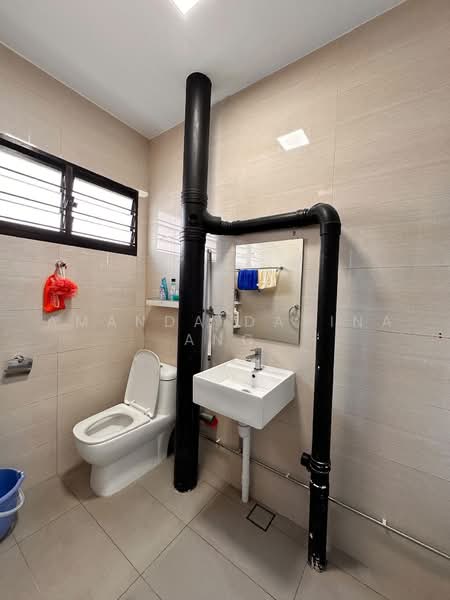 809 Tampines Avenue 4, 809 Tampines Avenue 4, Room Rental, 120 sqft, HDB Flat For Rent, by Amanda Davina Ang, 500216042 - Bathroom - PropertyGuru.com.sg