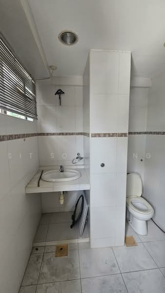 Office along Bukit Timah Road, Bukit Timah Road, 1,517 sqft, Office For Rent, by Sit Soh Pheng, 500216069 - Bathroom - CommercialGuru.com.sg