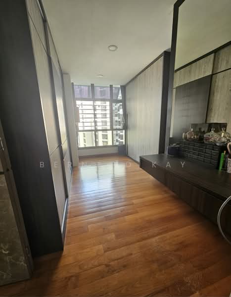 469 Segar Road, 469 Segar Road, 3 Bedrooms, 1,399 sqft, HDB Flat For Sale, by Bernard Kay, 500216091 - Walk-In Wardrobe Area - PropertyGuru.com.sg