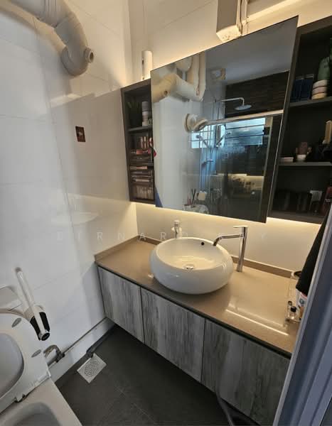 469 Segar Road, 469 Segar Road, 3 Bedrooms, 1,399 sqft, HDB Flat For Sale, by Bernard Kay, 500216091 - Master Bathroom - PropertyGuru.com.sg