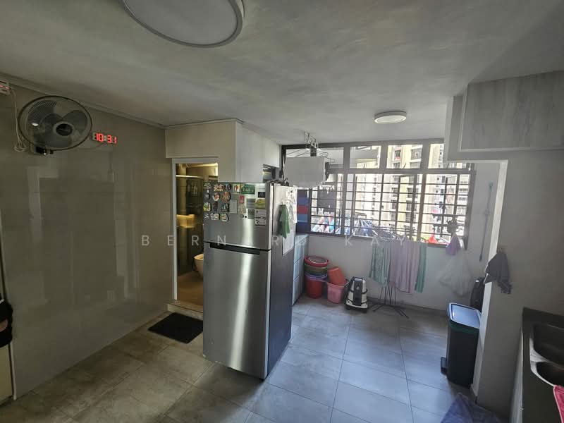 469 Segar Road, 469 Segar Road, 3 Bedrooms, 1,399 sqft, HDB Flat For Sale, by Bernard Kay, 500216091 - Kitchen - PropertyGuru.com.sg