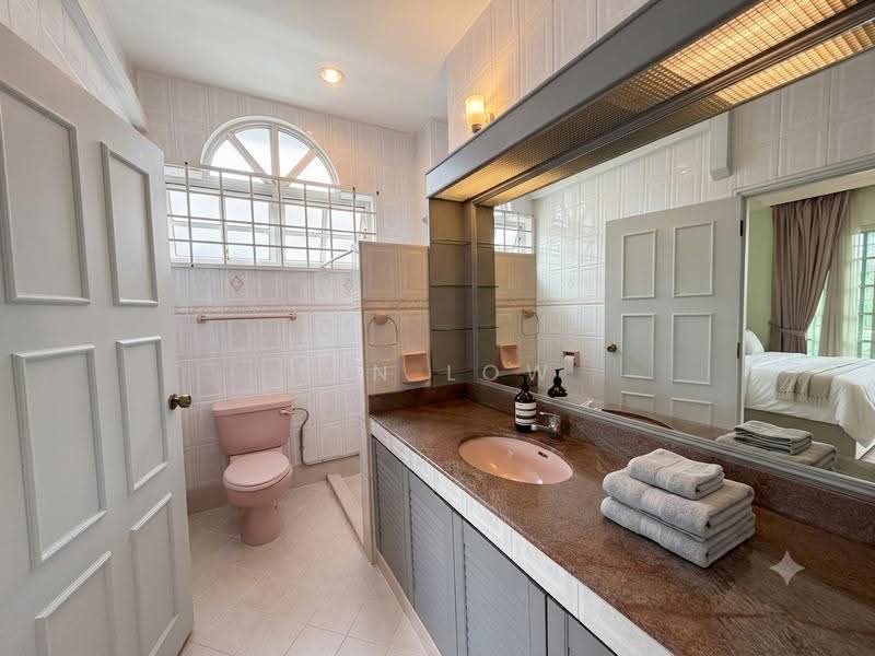 ⭐ Super Cheap! Only $1,7xx psf! Freehold in Prime D19 Serangoon Gardens ⭐, Brighton Crescent, Brighton Avenue, Marlene Avenue, Serangoon Garden, Lorong Chuan, Hougang / Punggol / Sengkang, 5 Bedrooms, 4,000 sqft, Corner Terrace For Sale, by Ian Low, 500216106 - Bathroom - PropertyGuru.com.sg
