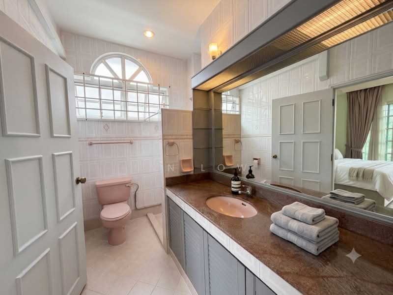 ⭐ Super Cheap! Only $1,7xx psf! Freehold in Prime D19 Serangoon Gardens ⭐, Brighton Crescent, Brighton Avenue, Marlene Avenue, Serangoon Garden, Lorong Chuan, 5 Bedrooms, 4,000 sqft, Corner Terrace For Sale, by Ian Low, 500216106 - Bathroom - PropertyGuru.com.sg