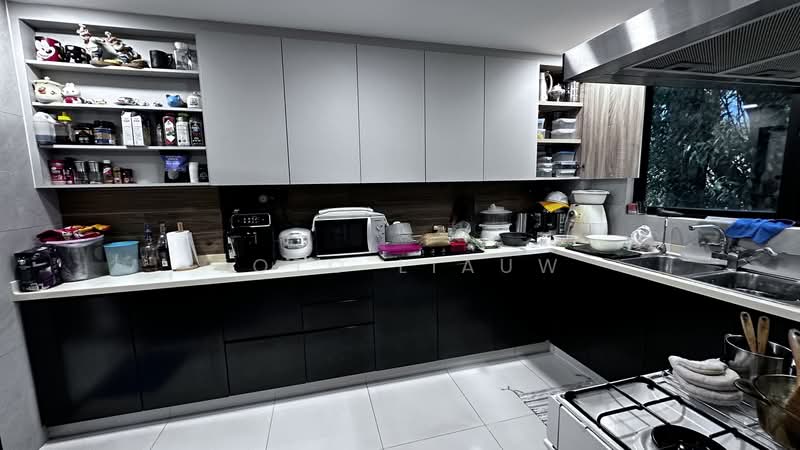 Casa Cairnhill, 1 Peck Hay Road, 3 Bedrooms, 1,572 sqft, Condominium For Sale, by Toto Liauw, 500216150 - Kitchen - PropertyGuru.com.sg