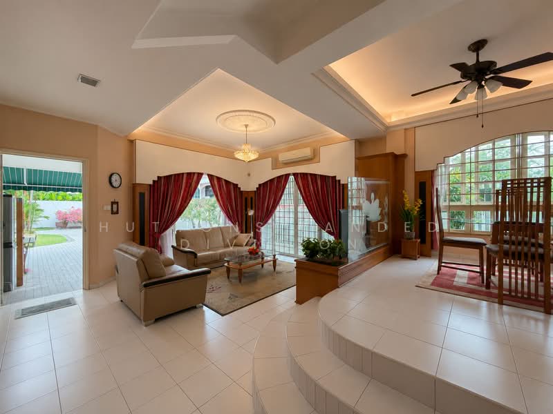 Sirat Place $1,4xx psf, Freehold 3-Storey Corner Terrace along a cul-de-sac, Sirat Place, Sirat Road, Lange Road, 5 Bedrooms, 2,620 sqft, Corner Terrace For Sale, by TRAVIS SEAH, 500216159 - Living Room - PropertyGuru.com.sg