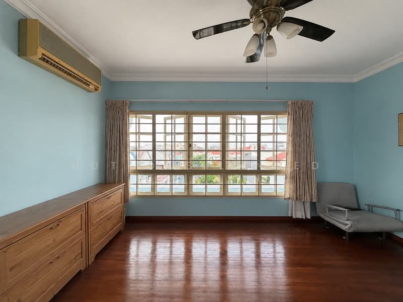 Sirat Place $1,4xx psf, Freehold 3-Storey Corner Terrace along a cul-de-sac, Sirat Place, Sirat Road, Lange Road, 5 Bedrooms, 2,620 sqft, Corner Terrace For Sale, by TRAVIS SEAH, 500216159 - Living Room - PropertyGuru.com.sg