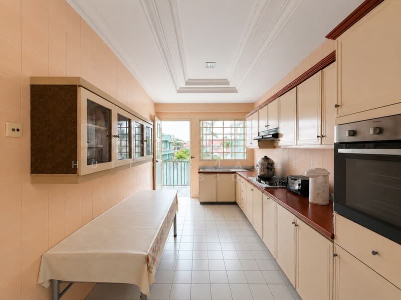 Sirat Place $1,4xx psf, Freehold 3-Storey Corner Terrace along a cul-de-sac, Sirat Place, Sirat Road, Lange Road, 5 Bedrooms, 2,620 sqft, Corner Terrace For Sale, by TRAVIS SEAH, 500216159 - Kitchen - PropertyGuru.com.sg