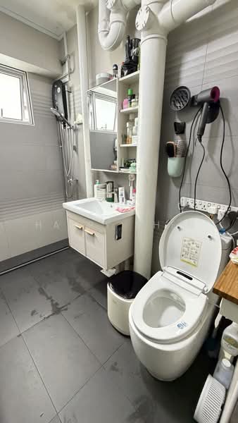 111 Ang Mo Kio Avenue 4, 111 Ang Mo Kio Avenue 4, 3 Bedrooms, 1,259 sqft, HDB Flat For Sale, by Harry Shen, 500216162 - Bathroom - PropertyGuru.com.sg