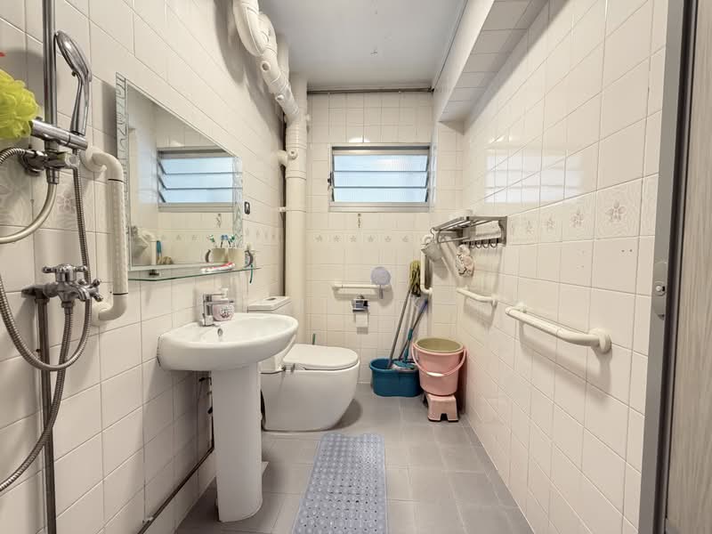 1km to 4 Pri Schs I Next to MRT and Integrated Hub!!, , 4 Bedrooms, 1,582 sqft, HDB Flat For Sale, by Jeremie Khoo, 500216188 - Bathroom - PropertyGuru.com.sg