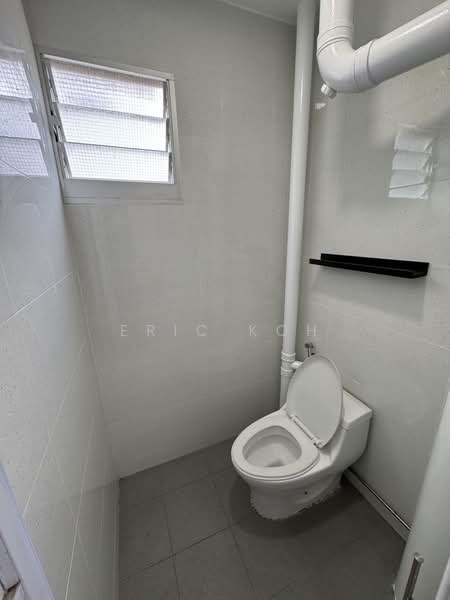 534 Bukit Batok Street 51, 534 Bukit Batok Street 51, 2 Bedrooms, 742 sqft, HDB Flat For Rent, by Eric Koh, 500216226 - Bathroom - PropertyGuru.com.sg