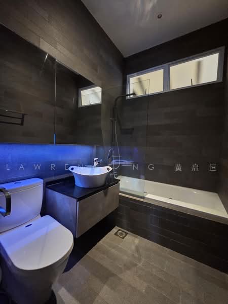 Charming Single Storey Detached House For Immediate Lease, , 5 Bedrooms, 4,845 sqft, Detached House For Rent, by Lawrence Ng 黄启恒, 500216242 - Bathroom - PropertyGuru.com.sg