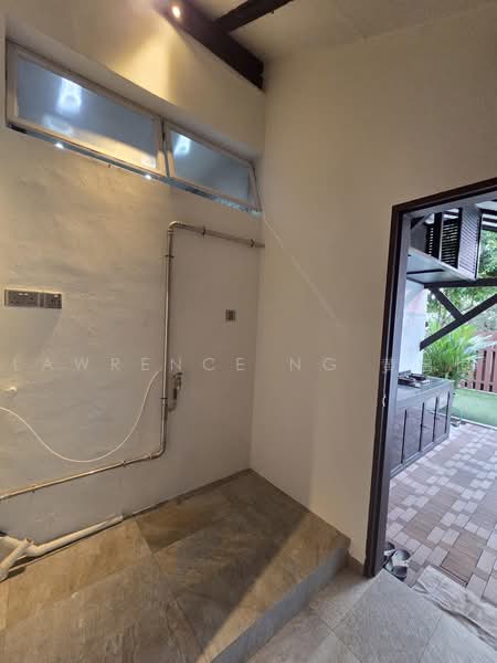 Charming Single Storey Detached House For Immediate Lease, , 5 Bedrooms, 4,845 sqft, Detached House For Rent, by Lawrence Ng 黄启恒, 500216242 - Service Yard - PropertyGuru.com.sg