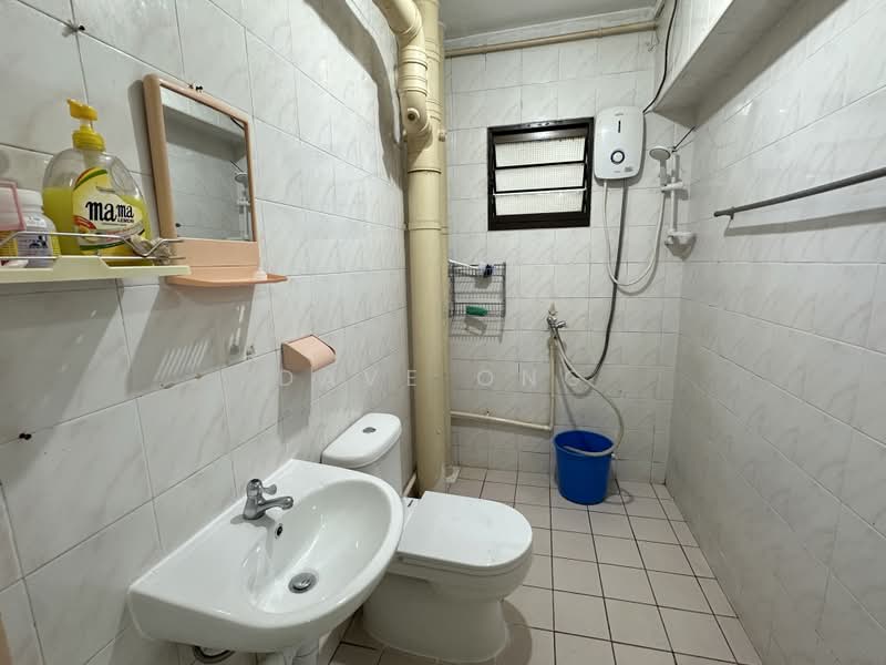 322 Sembawang Close, 322 Sembawang Close, Room Rental, 100 sqft, HDB Flat For Rent, by Dave Ong, 500216244 - Bathroom - PropertyGuru.com.sg