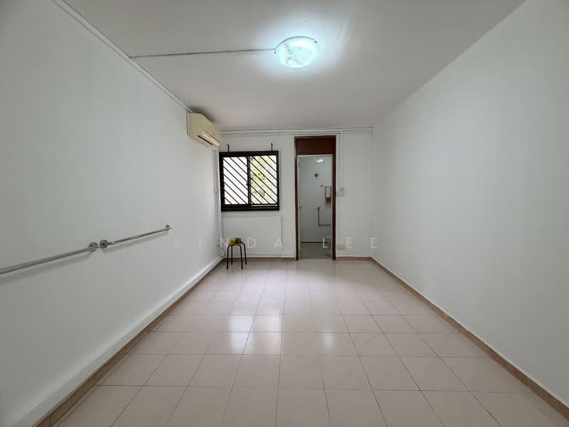 123 Bedok Reservoir Road, 123 Bedok Reservoir Road, 3 Bedrooms, 1,108 sqft, HDB Flat For Sale, by Linda Lee, 500216247 - Master bedroom - PropertyGuru.com.sg