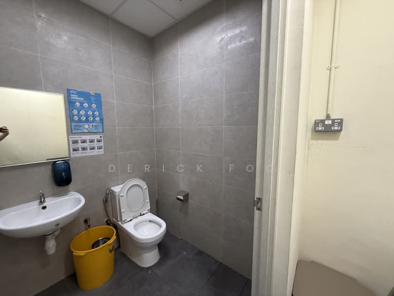 Mactaggart Foodlink, 20 Mactaggart Road, Macpherson / Potong Pasir, 2,508 sqft, Light Industrial (B1) For Rent, by Derick Foo, 500216254 - Bathroom - CommercialGuru.com.sg