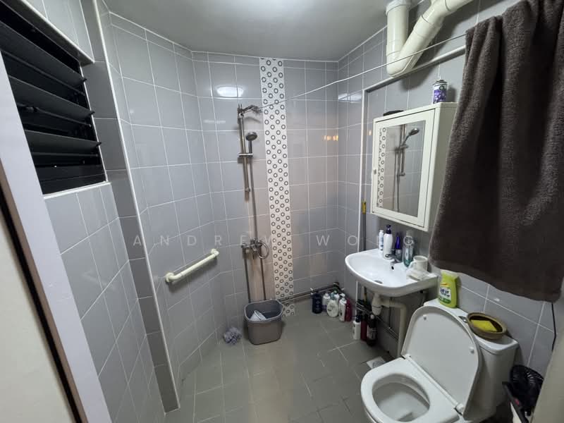234 Jurong East Street 21, 234 Jurong East Street 21, 3 Bedrooms, 1,302 sqft, HDB Flat For Sale, by Andrew Wong, 500216258 - Bathroom - PropertyGuru.com.sg