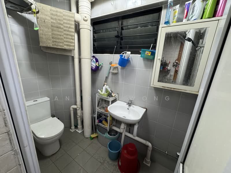 234 Jurong East Street 21, 234 Jurong East Street 21, 3 Bedrooms, 1,302 sqft, HDB Flat For Sale, by Andrew Wong, 500216258 - Bathroom - PropertyGuru.com.sg