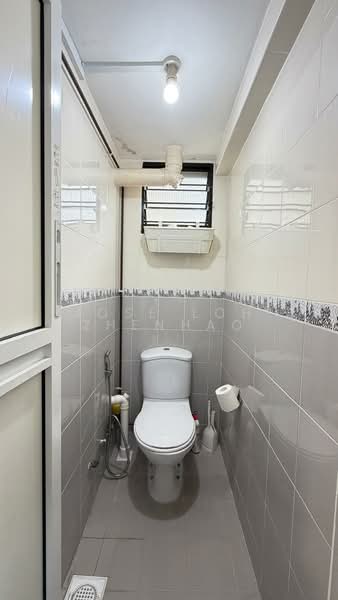 532 Upper Cross Street, 532 Upper Cross Street, 2 Bedrooms, 646 sqft, HDB Flat For Sale, by Jose Loh Zhenhao, 500216259 - Bathroom - PropertyGuru.com.sg