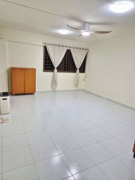 105 Jurong East Street 13, 105 Jurong East Street 13, 3 Bedrooms, 980 sqft, HDB Flat For Rent, by Celine Chow 周于琪, 500216275 - Living Room - PropertyGuru.com.sg