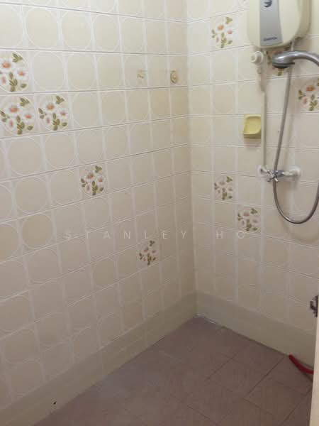 103 Henderson Crescent, 103 Henderson Crescent, 3 Bedrooms, 797 sqft, HDB Flat For Sale, by Stanley Ho, 500216284 - Bathroom - PropertyGuru.com.sg