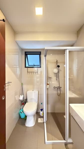 311B Clementi Avenue 4, 311B Clementi Avenue 4, 3 Bedrooms, 861 sqft, HDB Flat For Sale, by James Yeo, 500216298 - Bathroom - PropertyGuru.com.sg