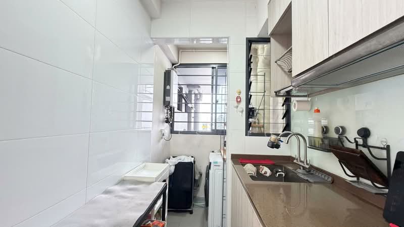 311B Clementi Avenue 4, 311B Clementi Avenue 4, 3 Bedrooms, 861 sqft, HDB Flat For Sale, by James Yeo, 500216298 - Kitchen - PropertyGuru.com.sg