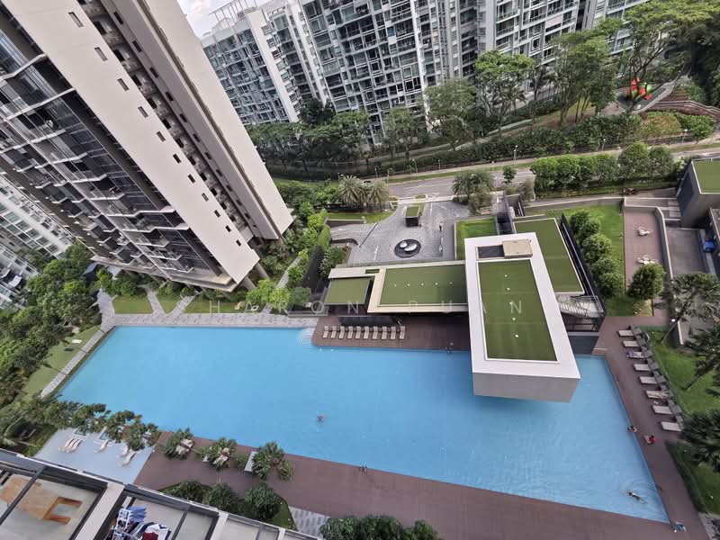 Whistler Grand, 107 West Coast Vale, 2 Bedrooms, 614 sqft, Condominium For Rent, by Sharon Puan, 500216302 - Pool - PropertyGuru.com.sg