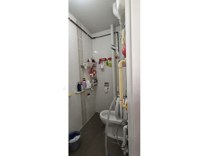 537 Bukit Batok Street 52, 537 Bukit Batok Street 52, Room Rental, 100 sqft, HDB Flat For Rent, by Alex Teoh, 500216315 - Bathroom - PropertyGuru.com.sg
