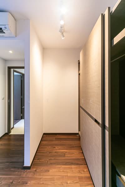 Bellewoods, 106 Woodlands Avenue 5, 3 Bedrooms, 1,098 sqft, Executive Condominium For Sale, by Joel Wee, 500216317 - Master Walk-in Wardrobe - PropertyGuru.com.sg