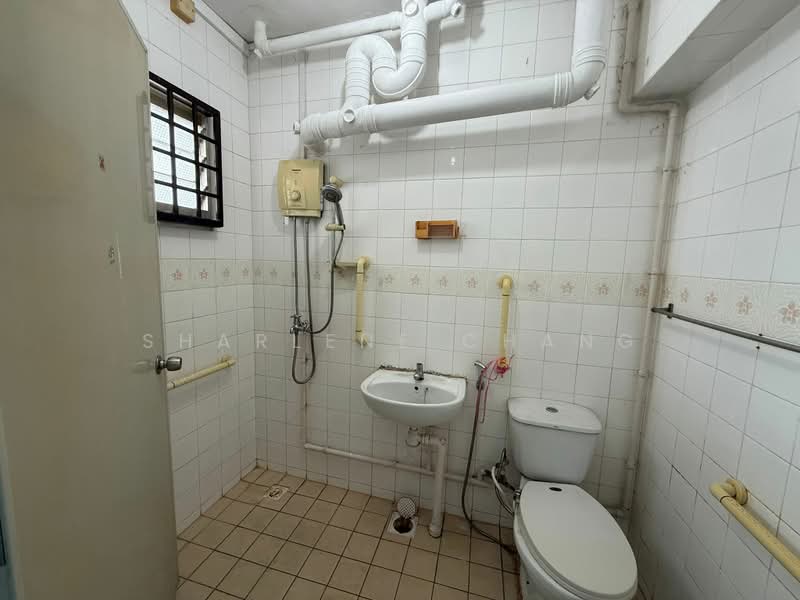 479 Sembawang Drive, 479 Sembawang Drive, 3 Bedrooms, 926 sqft, HDB Flat For Sale, by Sharlene Chang, 500216332 - Bathroom - PropertyGuru.com.sg