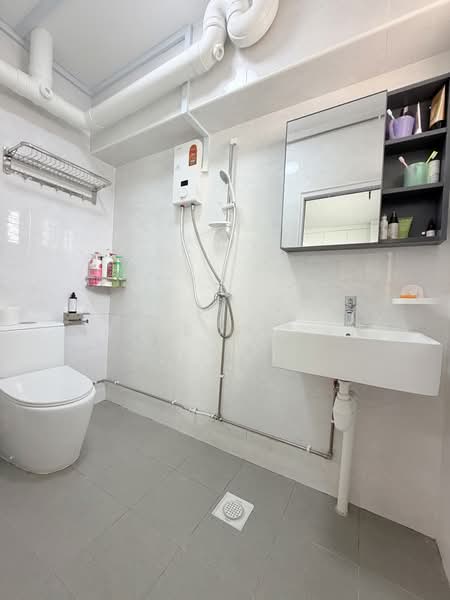 927 Yishun Central 1, 927 Yishun Central 1, 4 Bedrooms, 1,324 sqft, HDB Flat For Sale, by Rainbow Fan, 500216334 - Bathroom - PropertyGuru.com.sg