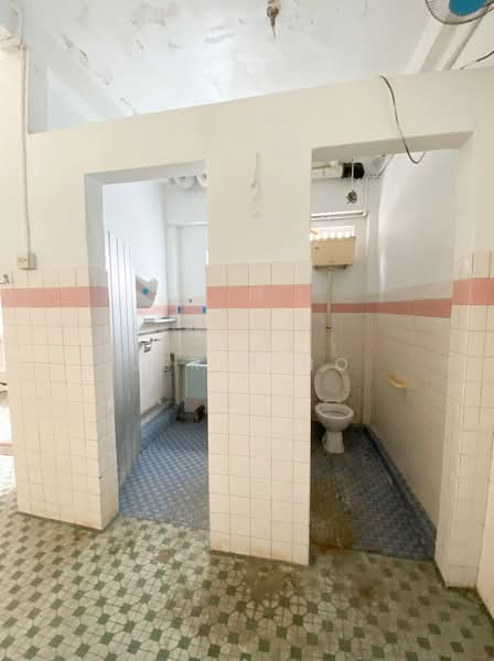 Syed Alwi Rd Shophouse, Syed Alwi Rd, Farrer Park / Serangoon Rd, 1,324 sqft, Office For Sale, by Jeric Ho, 500216357 - Bathroom - CommercialGuru.com.sg