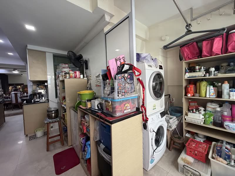 Westwood Park, Westwood Crescent, 6 Bedrooms, 2,600 sqft, Terraced House For Sale, by California Mui, 500216367 - Kitchen - PropertyGuru.com.sg