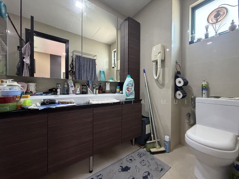 Westwood Park, Westwood Crescent, 6 Bedrooms, 2,600 sqft, Terraced House For Sale, by California Mui, 500216367 - Bathroom - PropertyGuru.com.sg