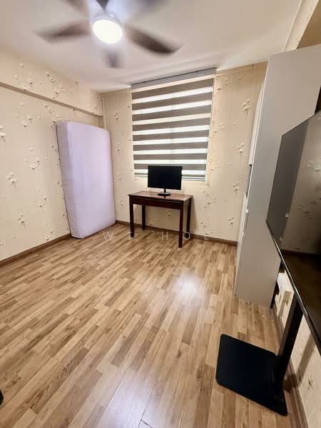 112 Lorong 1 Toa Payoh, 112 Lorong 1 Toa Payoh, 3 Bedrooms, 700 sqft, HDB Flat For Rent, by WT Hoe, 500216368 - Bedroom - PropertyGuru.com.sg