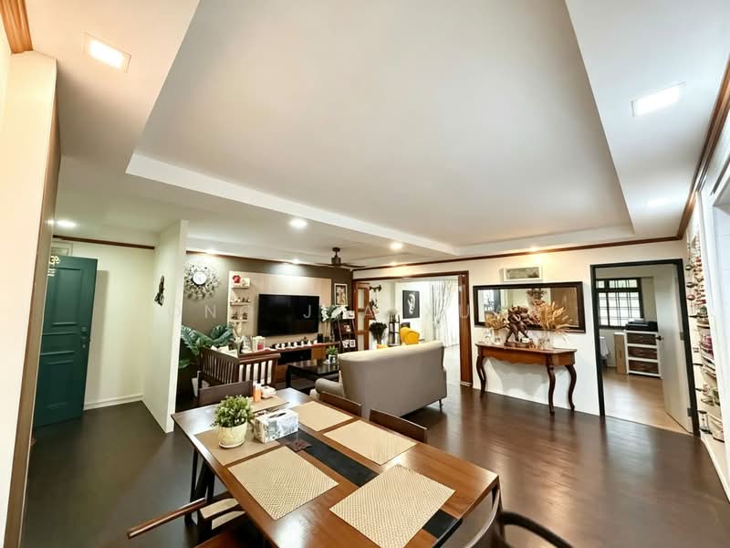 309 Canberra Road, 309 Canberra Road, 4 Bedrooms, 1,518 sqft, HDB Flat For Sale, by Ong Jia Xuan, 500216394 - Living Room - PropertyGuru.com.sg