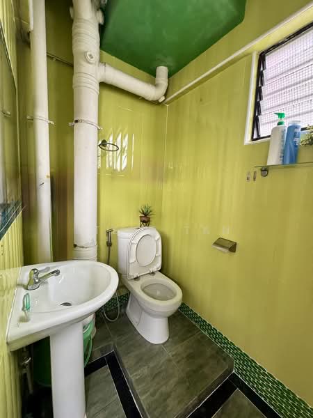 262 Tampines Street 21, 262 Tampines Street 21, Room Rental, 120 sqft, HDB Flat For Rent, by Steve Tan, 500216403 - Bathroom - PropertyGuru.com.sg