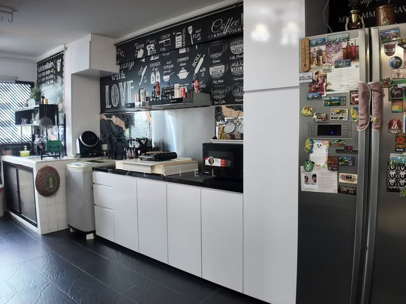 101 Bedok Reservoir Road, 101 Bedok Reservoir Road, 3 Bedrooms, 1,033 sqft, HDB Flat For Sale, by Ezekiel Sim, 500216406 - Kitchen - PropertyGuru.com.sg
