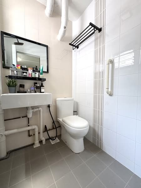 47 Teban Gardens Road, 47 Teban Gardens Road, 2 Bedrooms, 732 sqft, HDB Flat For Sale, by Isaac Chew, 500216418 - Bathroom - PropertyGuru.com.sg