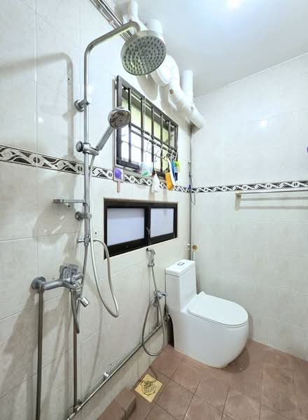 135 Jalan Bukit Merah, 135 Jalan Bukit Merah, Room Rental, 200 sqft, HDB Flat For Rent, by Larry Sng, 500216426 - Bathroom - PropertyGuru.com.sg