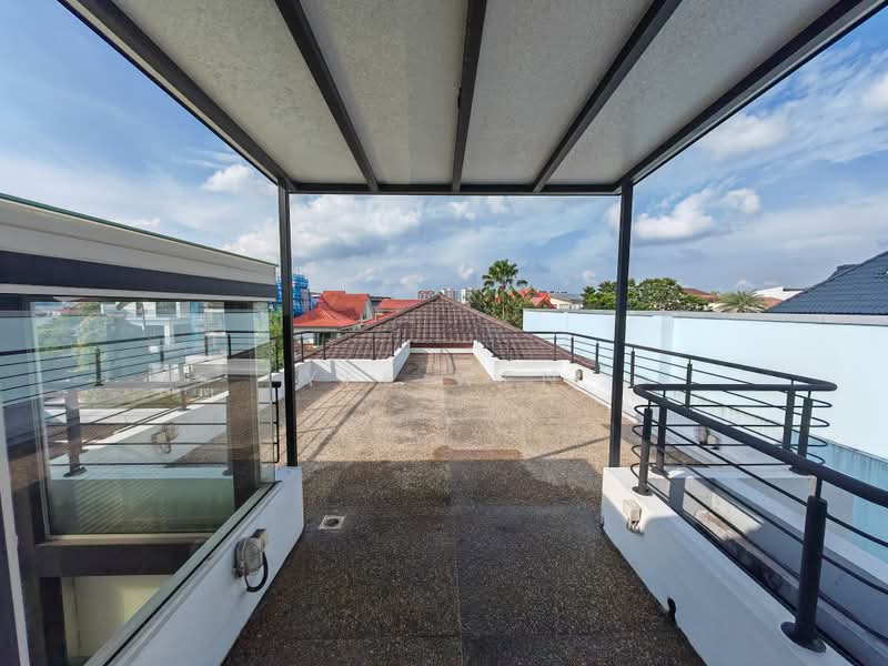 RESORT-STYLE SEMI-DETACHED HOME IN THE HEART OF SERANGOON GARDEN ESTATE, Crowhurst Drive, 6 Bedrooms, 6,200 sqft, Semi-Detached House For Sale, by Yee Wen, 500216434 - Exterior - PropertyGuru.com.sg
