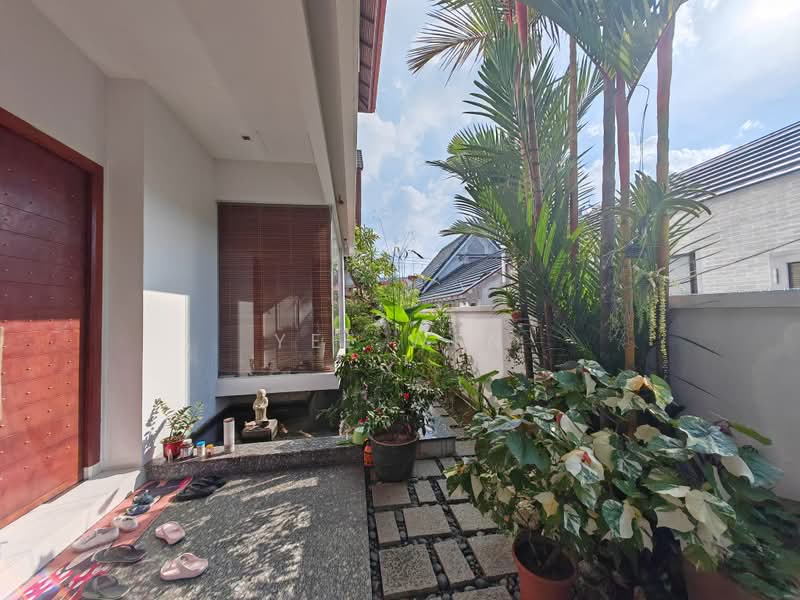 RESORT-STYLE SEMI-DETACHED HOME IN THE HEART OF SERANGOON GARDEN ESTATE, Crowhurst Drive, 6 Bedrooms, 6,200 sqft, Semi-Detached House For Sale, by Yee Wen, 500216434 - Exterior - PropertyGuru.com.sg
