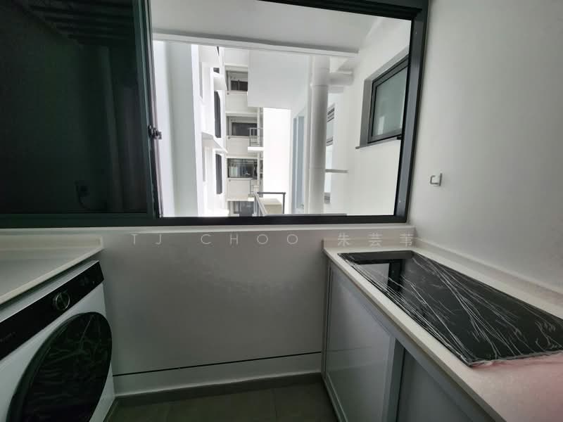 579 Hougang Avenue 4, 579 Hougang Avenue 4, 3 Bedrooms, 1,600 sqft, HDB Flat For Sale, by TJ Choo 朱芸苇, 500216437 - Kitchen - PropertyGuru.com.sg